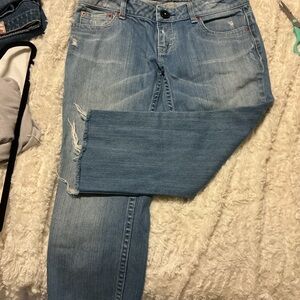 American Eagle ae77 premium women’s 8 distressed, cropped/capris blue jeans